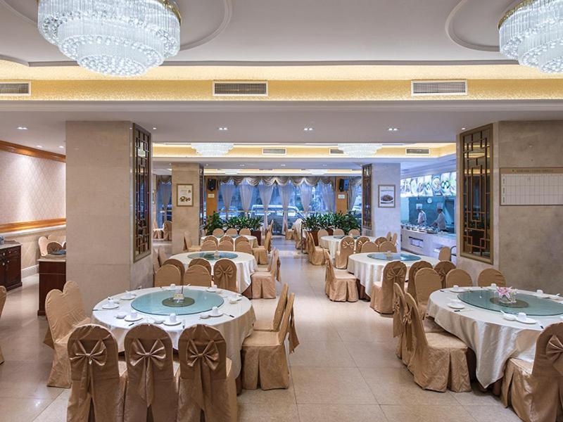 Vienna Hotel Guangzhou Bagian luar foto