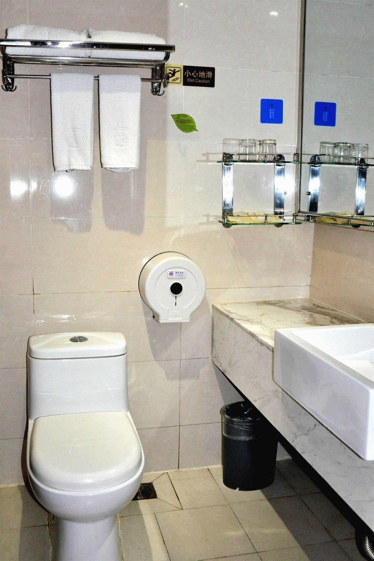 Vienna Hotel Guangzhou Bagian luar foto